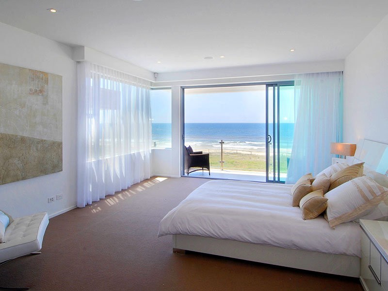 Villa 2, 161 Hedges Avenue, Mermaid Beach QLD 4218