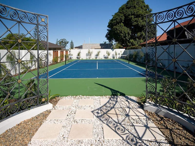 21 Freyburg Street, Sorrento QLD 4217