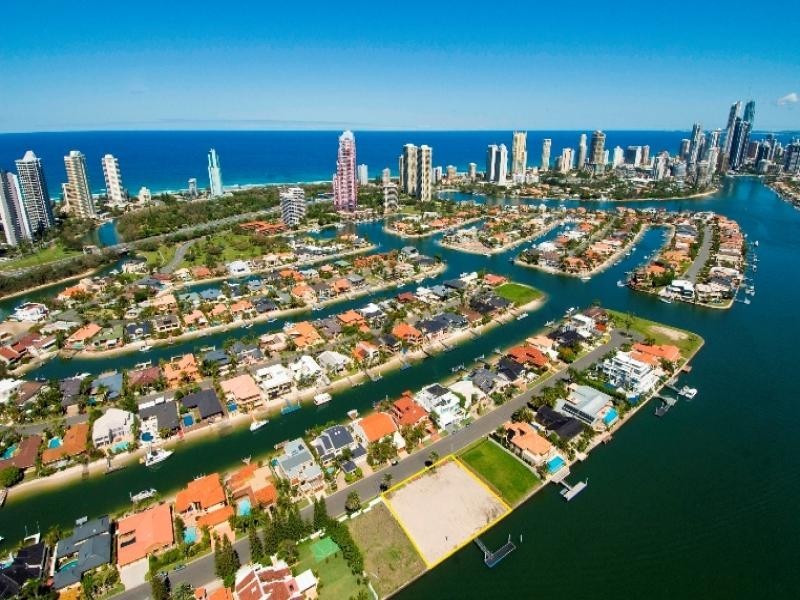 127 Commodore Drive, Surfers Paradise QLD 4217