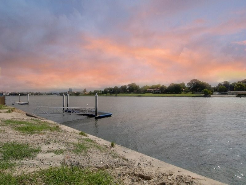 127 Commodore Drive, Surfers Paradise QLD 4217