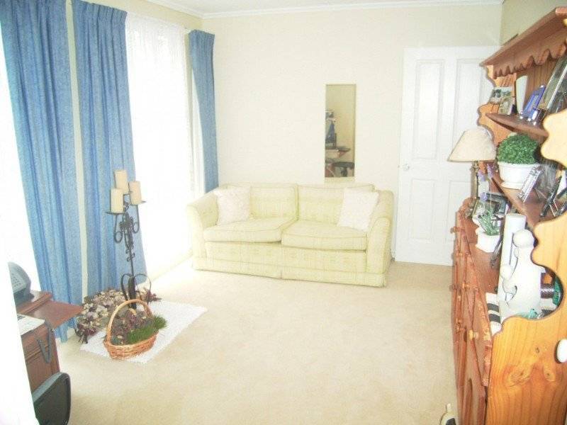 36 Valepark Crescent, Cranbourne VIC 3977