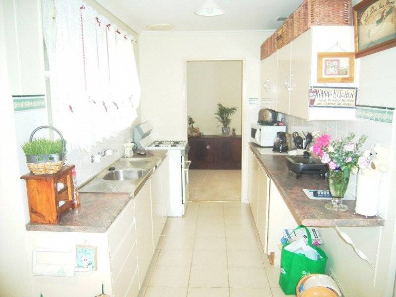 36 Valepark Crescent, Cranbourne VIC 3977