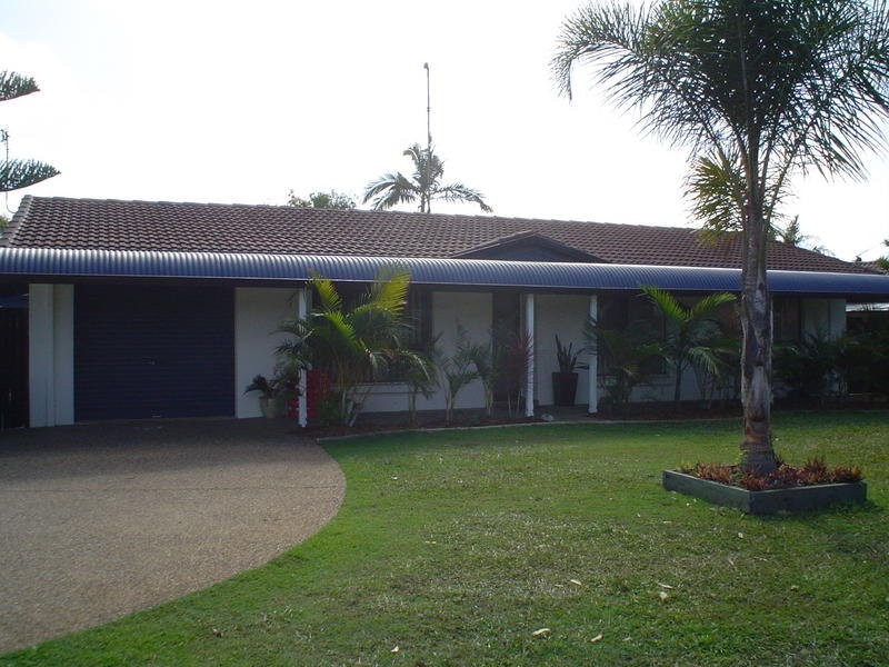 18 Ilaroo Crescent, Warana QLD 4575