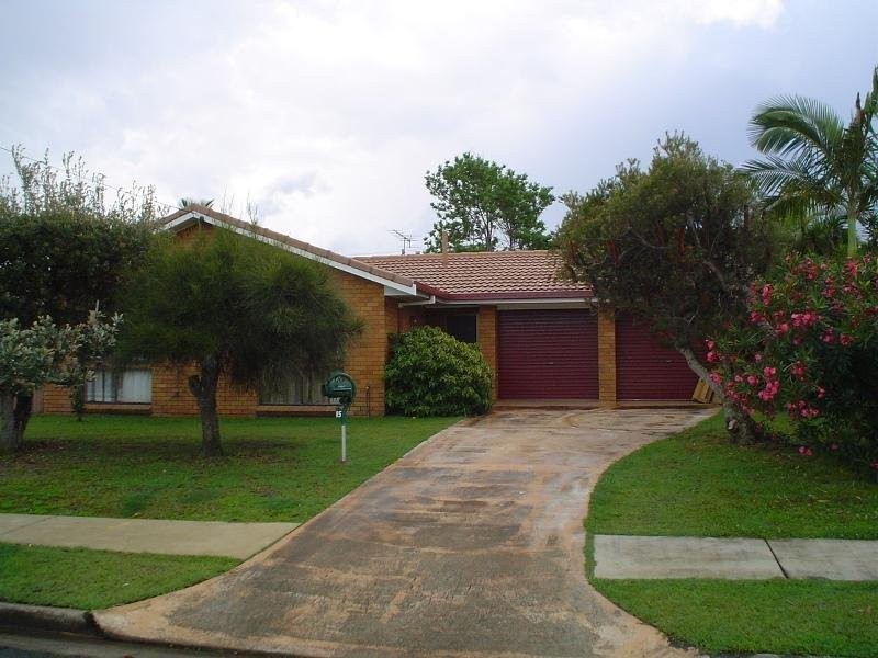 15 Bandaroo Street, Warana QLD 4575