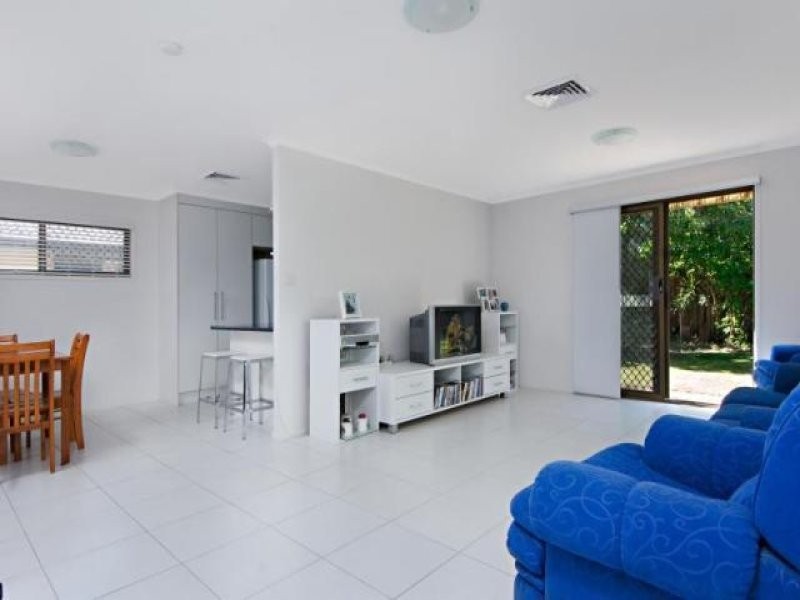 15 Bandaroo Street, Warana QLD 4575