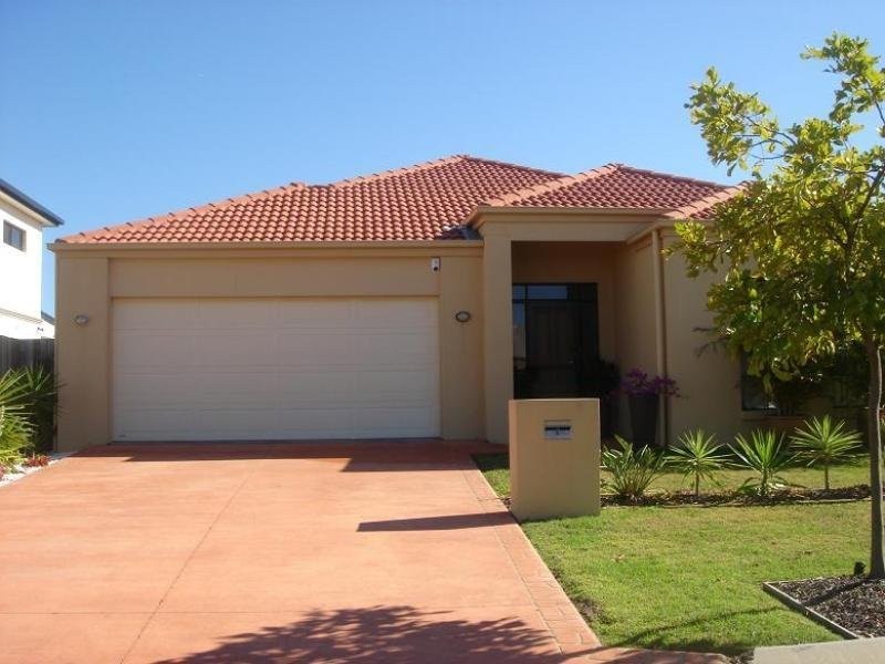 8 Abaco Street, Kawana Island QLD 4575