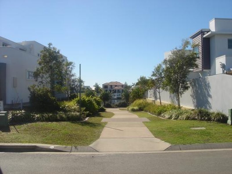 13 Tortola Place, Kawana Island QLD 4575