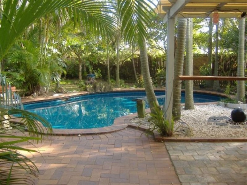 2 Mulgani Street, Warana QLD 4575