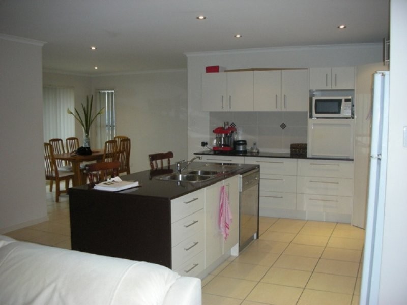 2 Zante Lane, Kawana Island QLD 4575