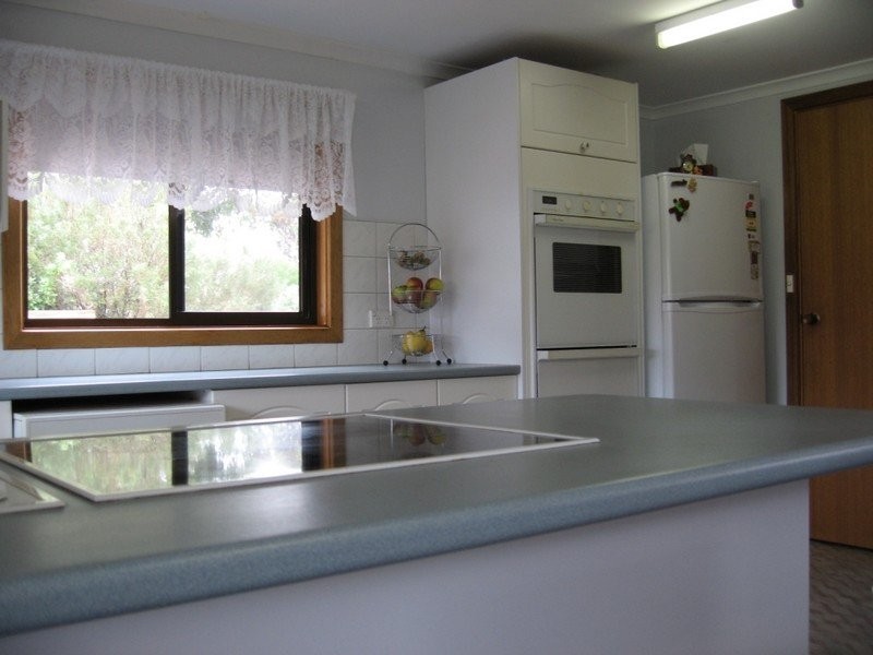 16 Central Street, Louth Bay SA 5607