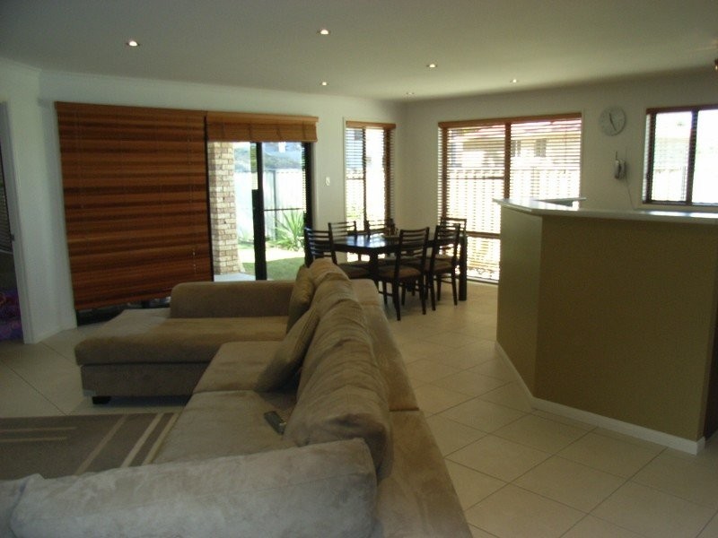 9 Breeze Crt, Mount Warren Park QLD 4207