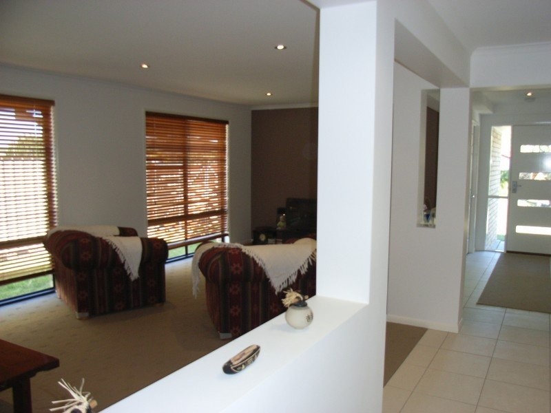 9 Breeze Crt, Mount Warren Park QLD 4207