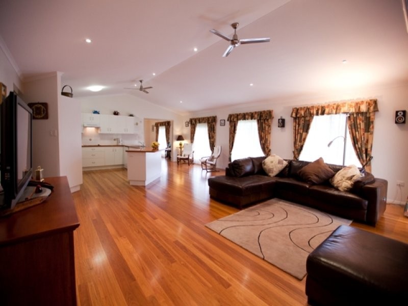 6 Henry Parkes Drive, Southside QLD 4570