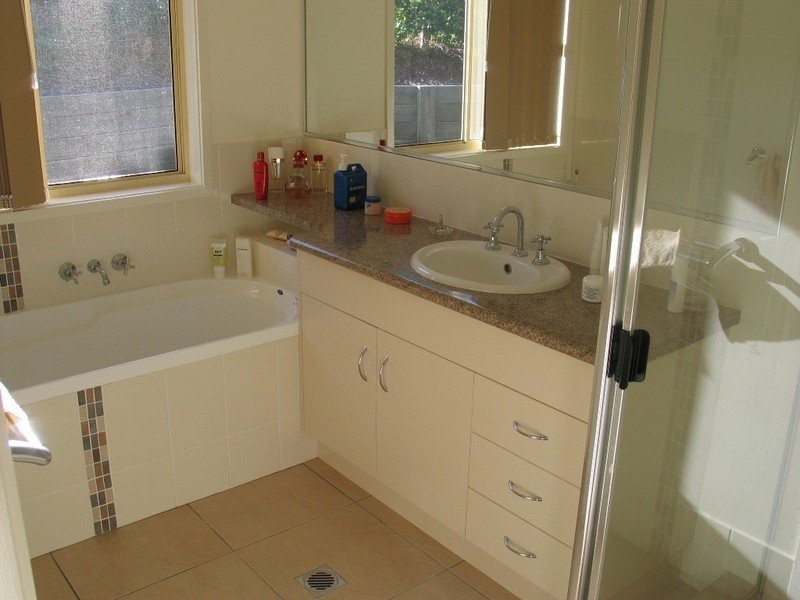 4 Oxley Court, Southside QLD 4570
