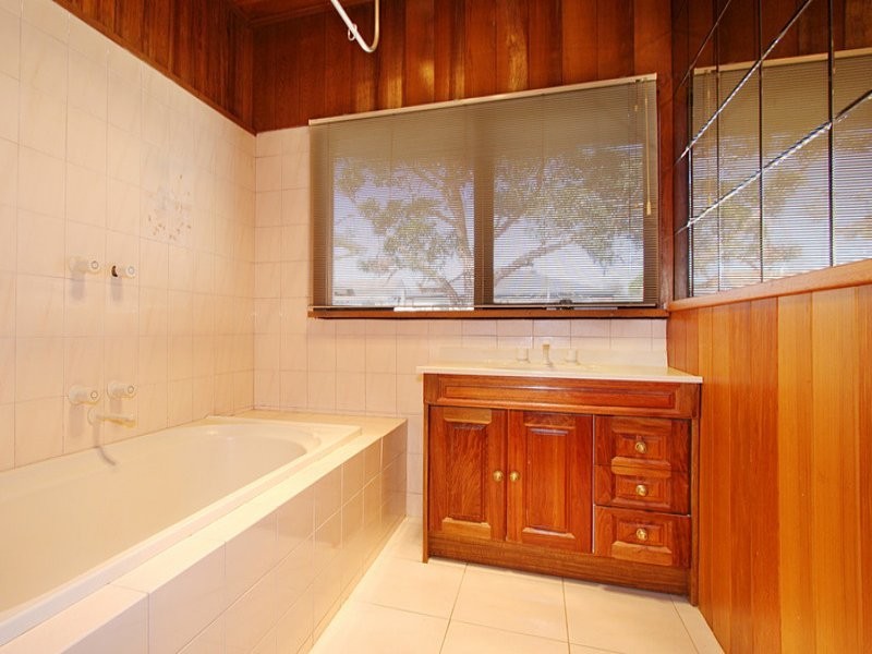 18 Brine Street, Hughesdale VIC 3166