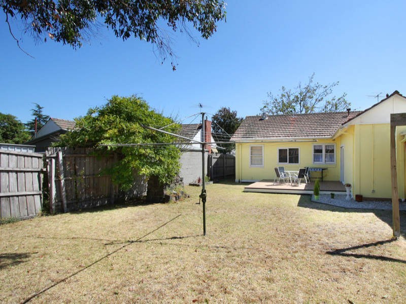 18 Brine Street, Hughesdale VIC 3166