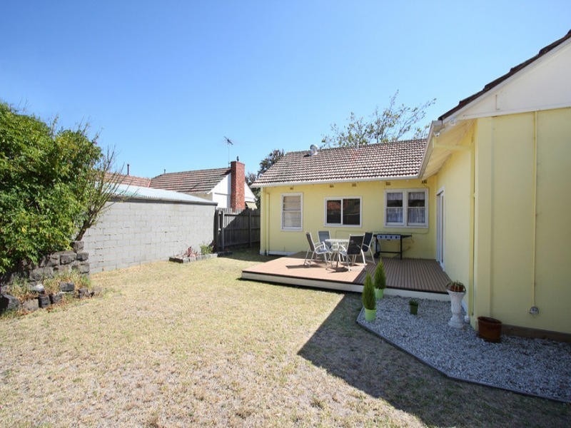 18 Brine Street, Hughesdale VIC 3166