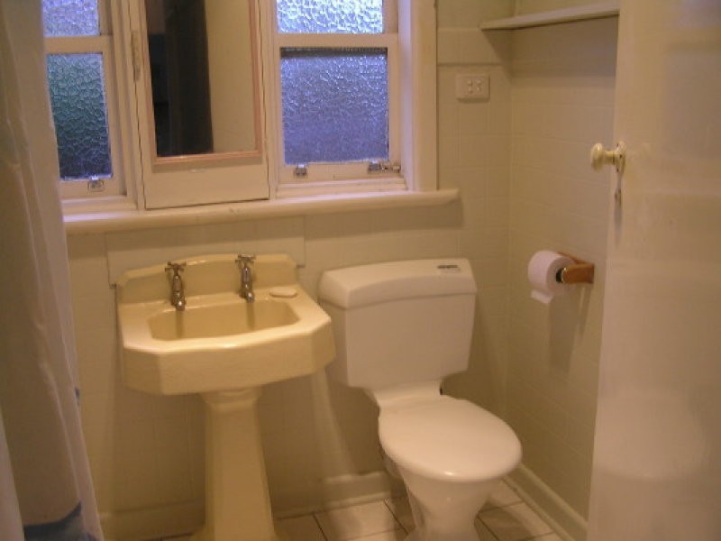 18 Thomas Street, Clayton VIC 3168