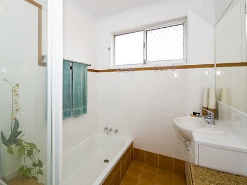 1 Brier Cres, Varsity Lakes QLD 4227