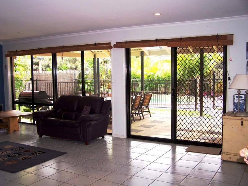 3 Pultenea Court, Elanora QLD 4221