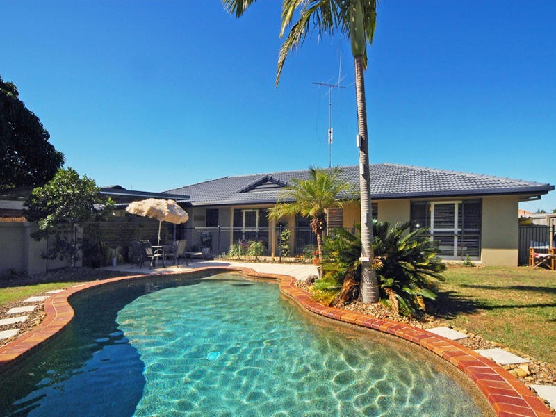 13 Ling Place, Palm Beach QLD 4221