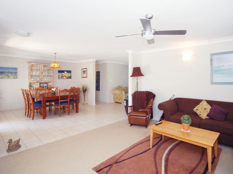 13 Ling Place, Palm Beach QLD 4221