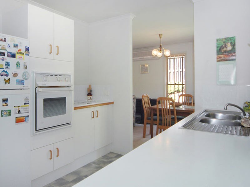 33 Zinnea Street, Elanora QLD 4221