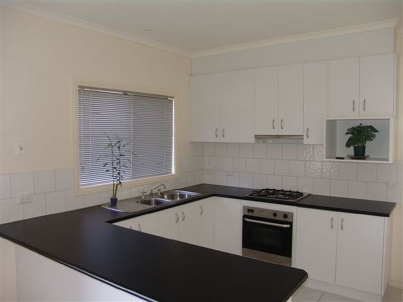 9 Shakespeare Grove, Truganina VIC 3029