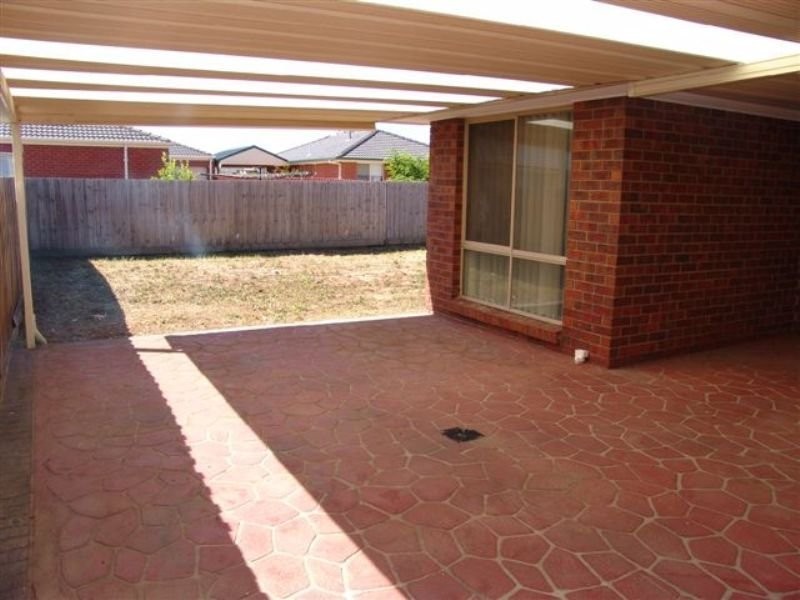 6 Rutman Close, Werribee VIC 3030