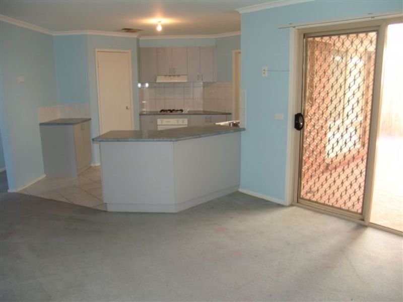 6 Rutman Close, Werribee VIC 3030