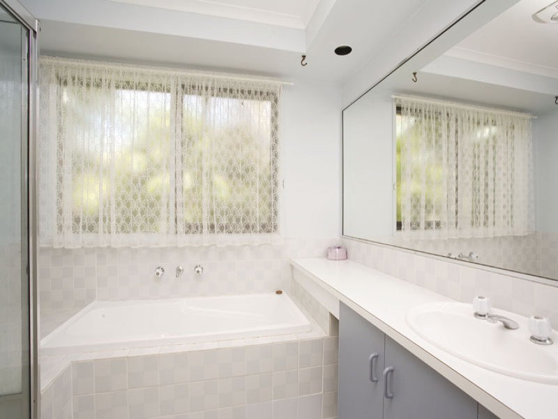 2 McKenzie Crescent, Hoppers Crossing VIC 3029