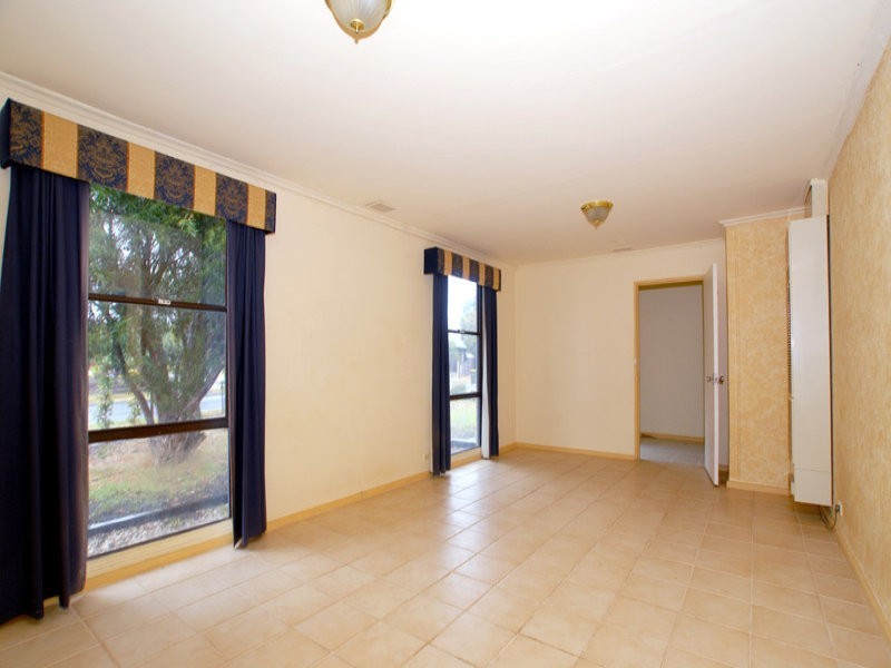 16 Cormorant Crescent, Werribee VIC 3030