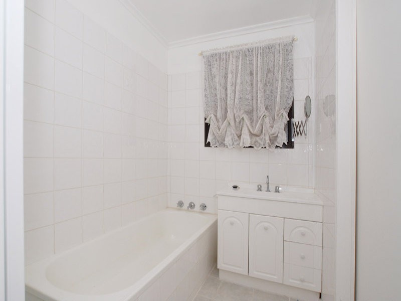 16 Cormorant Crescent, Werribee VIC 3030