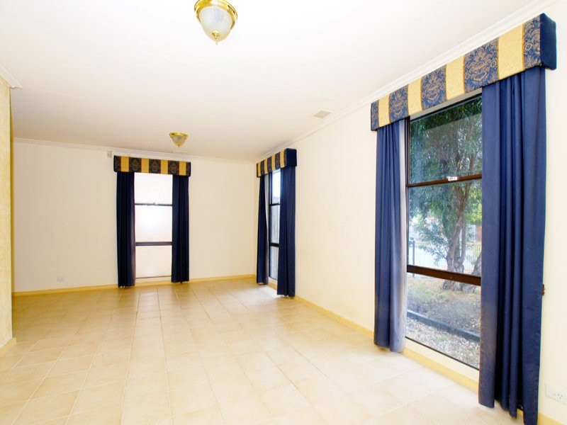 16 Cormorant Crescent, Werribee VIC 3030