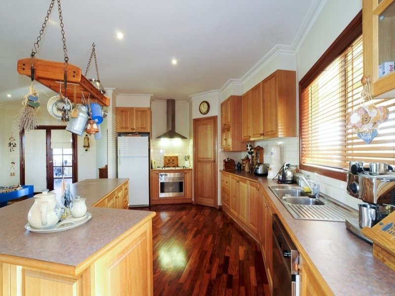 1 Redgum Drive, Melton South VIC 3338