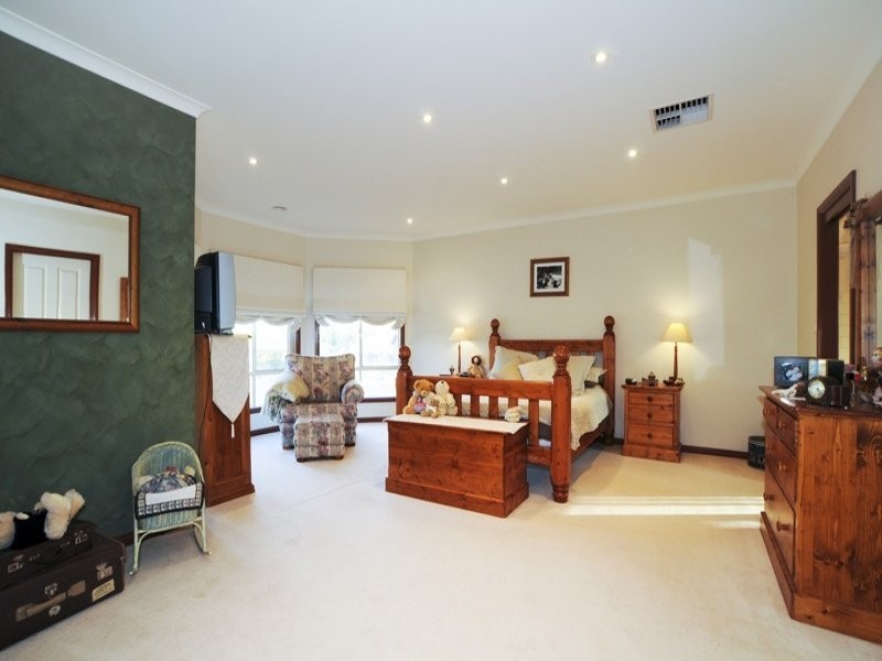 1 Redgum Drive, Melton South VIC 3338