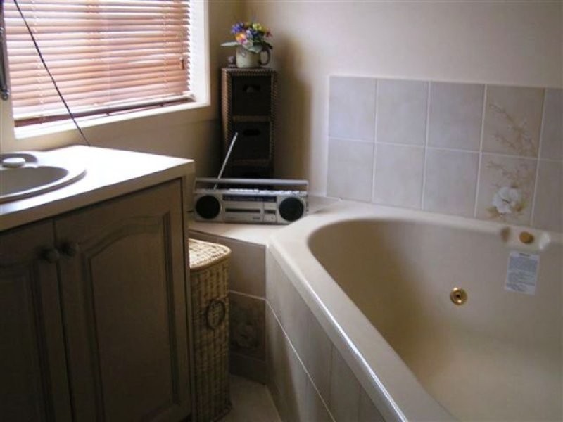 14 Hosie Street, Altona Meadows VIC 3028