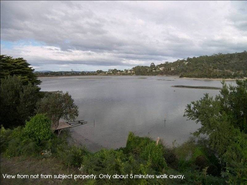 28 Erle Street, Carlton River TAS 7173