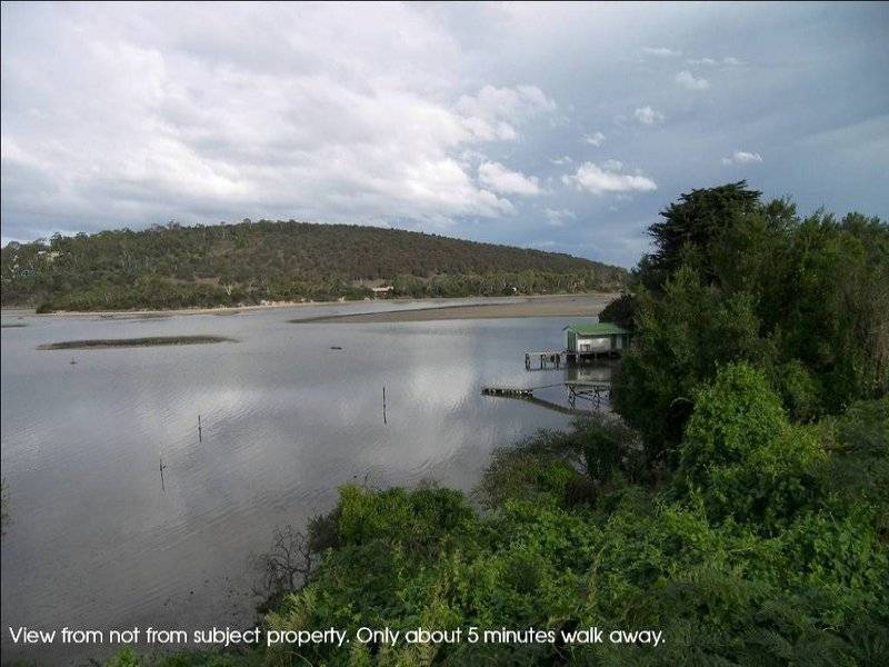 28 Erle Street, Carlton River TAS 7173