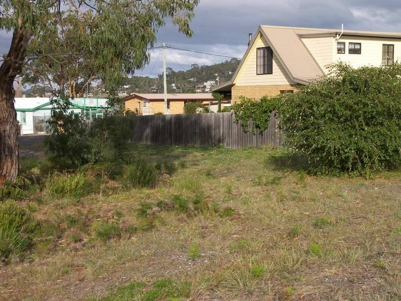 28 Erle Street, Carlton River TAS 7173