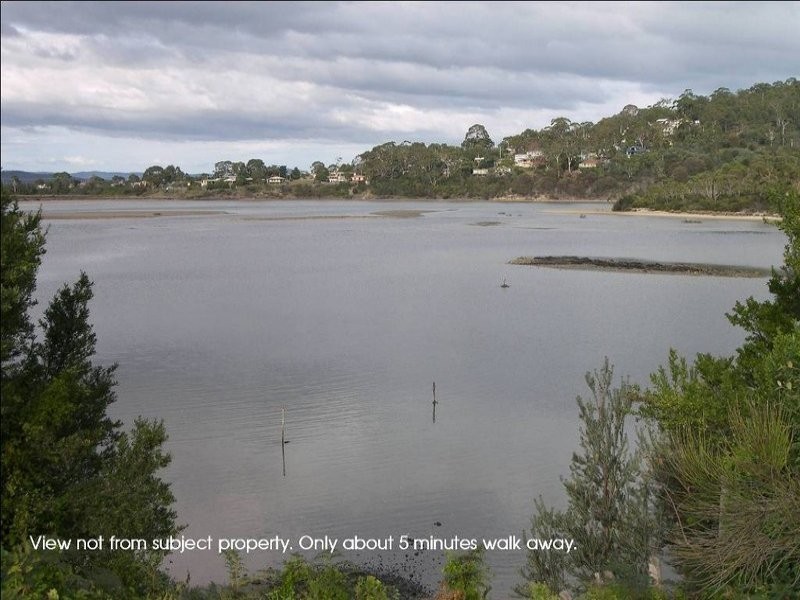 28 Erle Street, Carlton River TAS 7173
