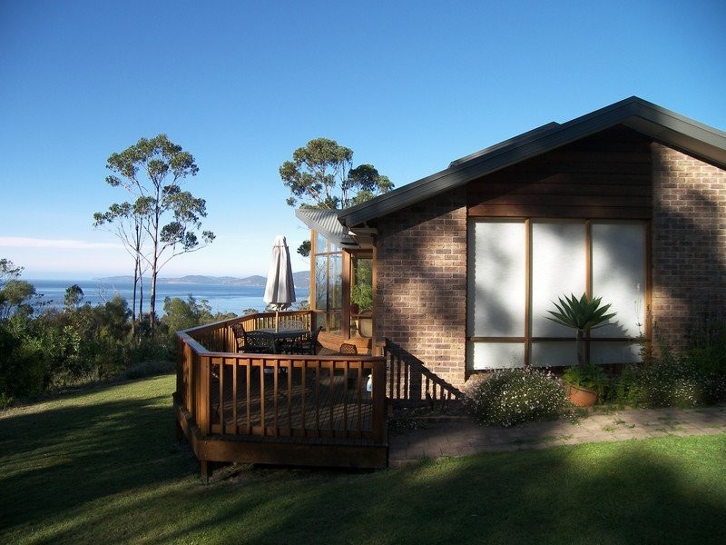 77 Coolamon Road, Taroona TAS 7053