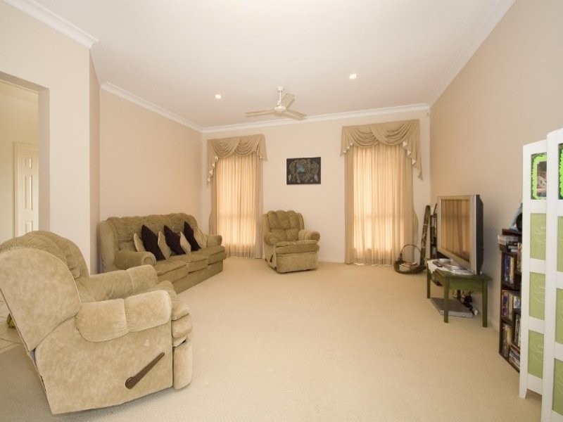 2 Highlands Tce, Springfield Lakes QLD 4300