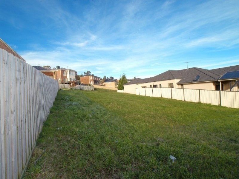 13 Montbrae Circuit, Narre Warren North VIC 3804