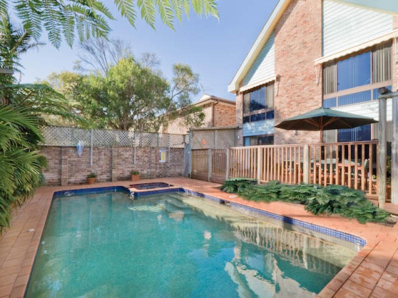 52 Playfair Road, North Curl Curl NSW 2099