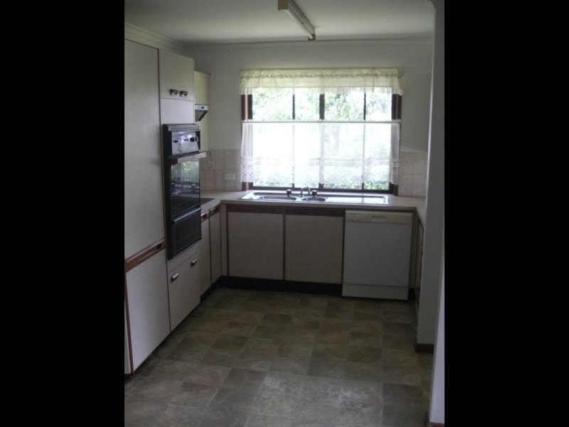 9a Bruce Highway, Chatsworth QLD 4570
