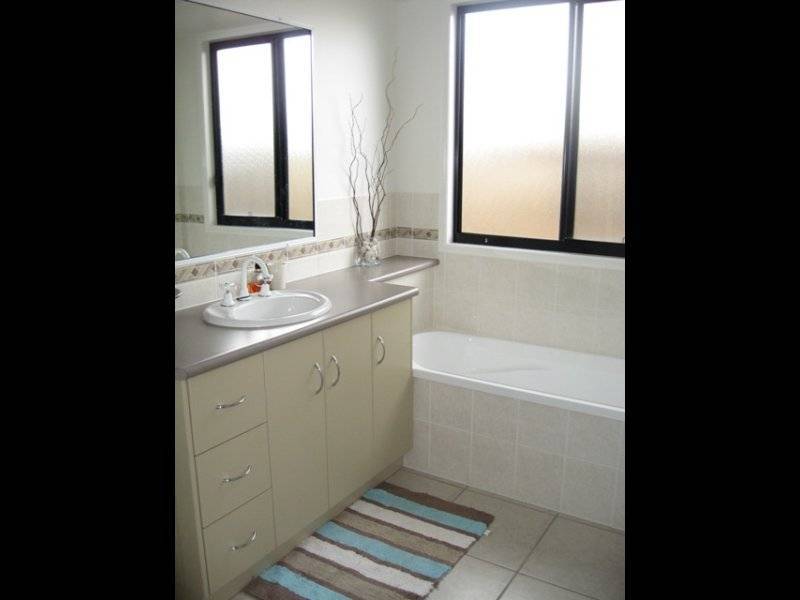 11 Spinks Court, Eimeo QLD 4740