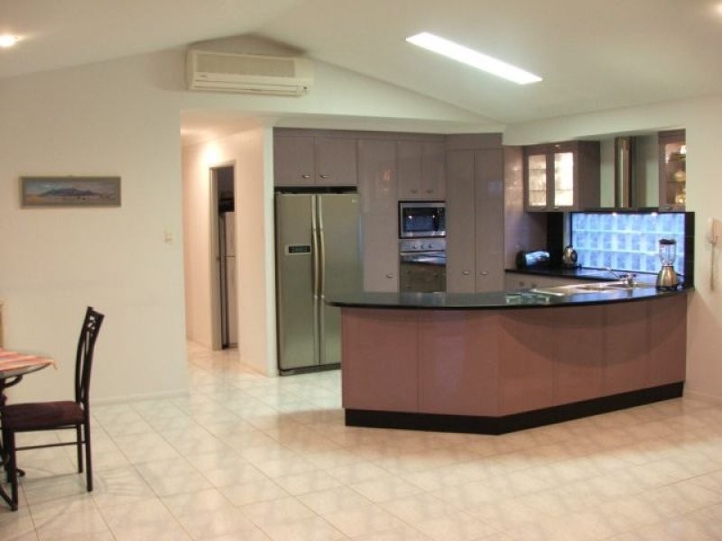 12 Angelina Avenue, Glenella QLD 4740