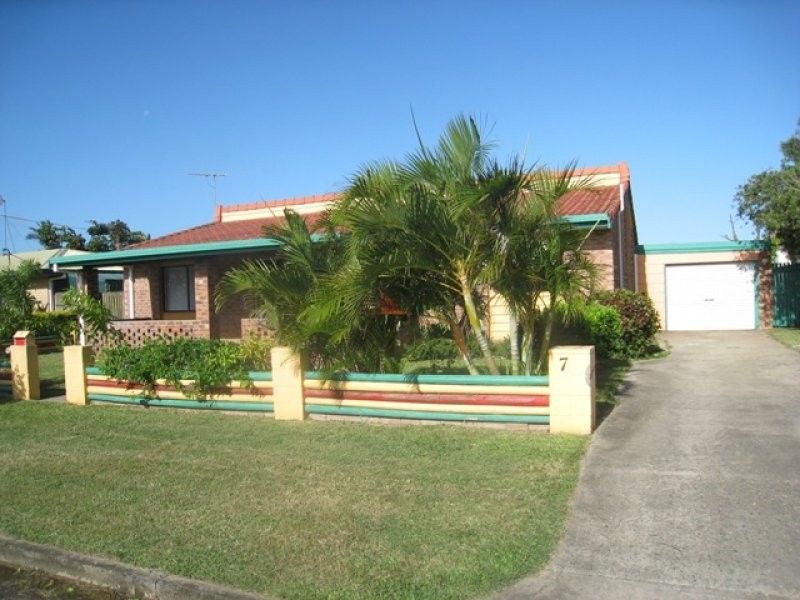 7 Dennis Street, South Mackay QLD 4740