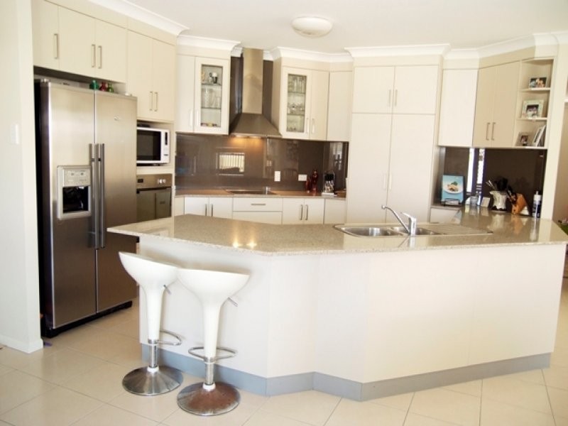 7 Woodroffe Place, Glenella QLD 4740
